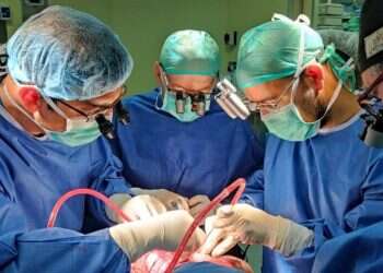 לראשונה בישראל: ניתוח נדיר להפרדת תאומות סיאמיות שמחוברות בראשן