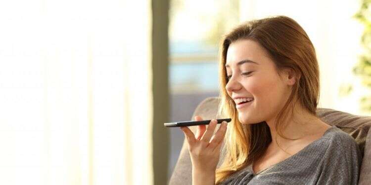 הקלטת ווטסאפ. צילום: שאטרסטוק בדקו את עצמכם: האם גם אתם חוטאים בחטאים הדיגיטליים הנפוצים?