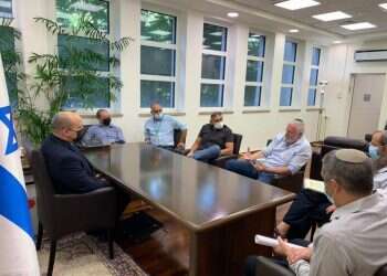 בנט בפגישה עם מועצת יש"ע: לא תהיה הקפאת בנייה