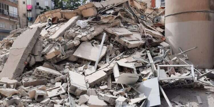 הבנין בחולון לפני הקריסה. דוברות כב נס בחולון: בניין שפונה מחשש לקריסה, התמוטט לאחר פינוי כל הדיירים