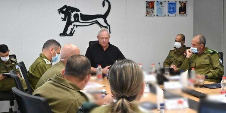 גנץ: "אנו נכונים להביא להקלות כלכליות ואזרחיות לרשות הפלסטינית"