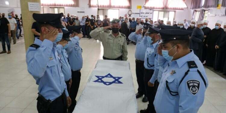 הלוויתו של מתנדב המשטרה הדרוזי חוסאם זרייר. צילום: דוברות משטרת ישראל "חוסאם תמיד התעקש לתת את כל כולו למען המדינה"