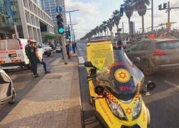 תושב יפו איים בנשק על עוברים ושבים בטיילת בתל אביב