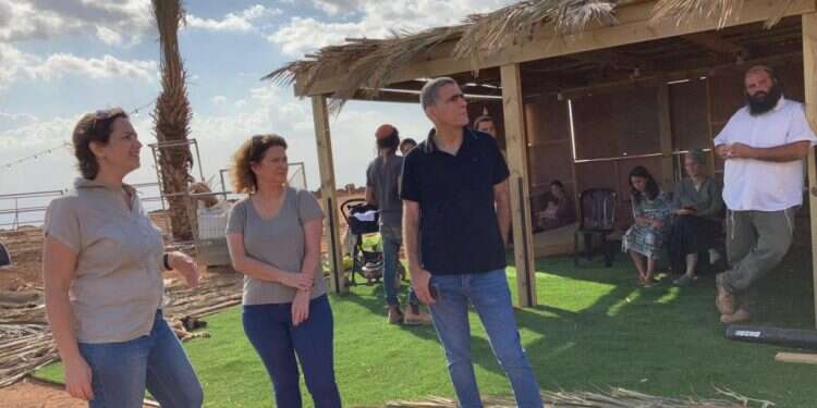 ח עימות בקואליציה: חברי מרצ סיירו ביו"ש – ודרשו לפנות יישוב