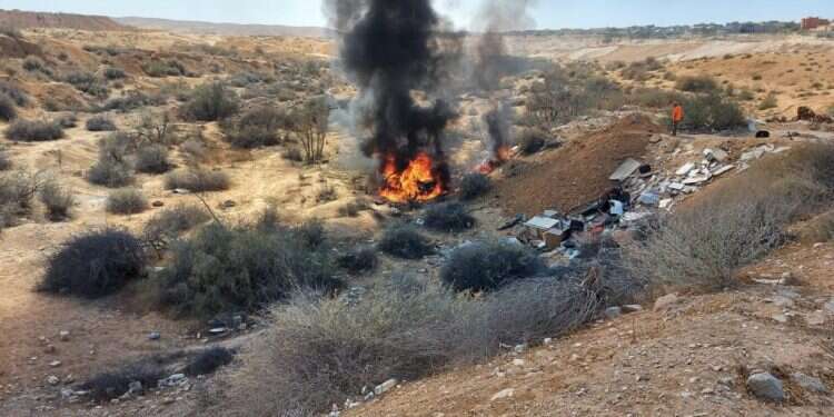 הצתות של רכבים יהודים בנגב על ידי בדואים. תושבי באר שבע והנגב חוששים מהסלמת המצב באזור