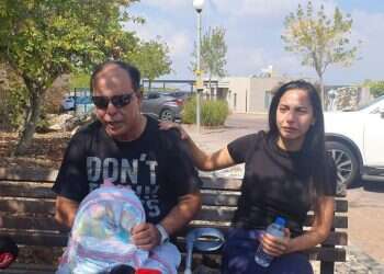 האב והסב הכואב: "איך אפשר לקבור ארבעה פרחים?"