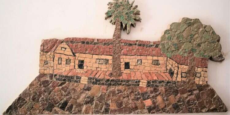 פסיפס שיצרו וולטר אגלין ויצחק חצרוני. צילום: מיכאל גלעדי ירי על הבית של פצוע הלינץ' בעכו