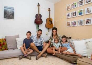 "עודד אמר לי: 'את תהיי אשתי'. חשבתי שאין סיכוי: הוא מחויט ואני עם סנדלים תנ"כיים"