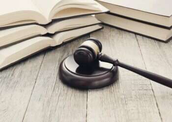 כיצד לבחור עורך דין פלילי מומלץ לייצוג בעבירות אלימות קלות