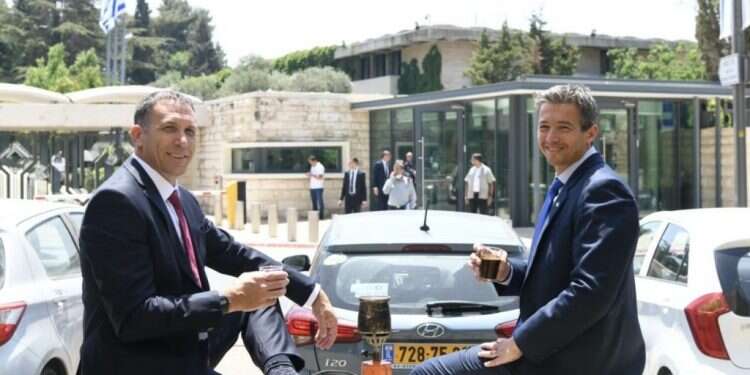 מתקפת חיוכים: מרוב פרגונים לא רואים שיש כאן מדינה לנהל