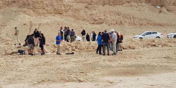 ניסיון לכופף את המציאות. האסון בנחל צפית. צילום: דודו גרינשפן. "זה לא ספר זיכרונות אישי שלי, אלא סיפור של דור"