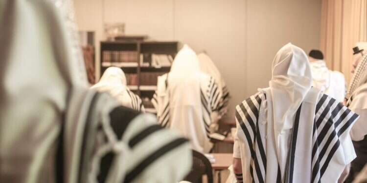 צילום: שאטרסטוק ״אני מעדיפה לברוח מהיישוב בחגים מאשר להתמודד עם השאלה- מי יזמין אותנו״