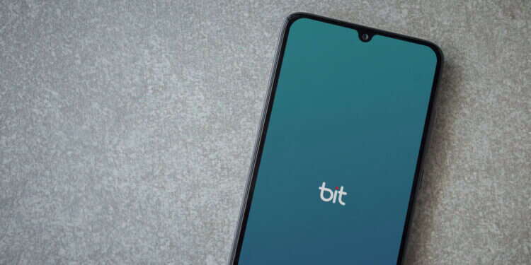 יישומון  אישום: הונה קשישים באמצעות יישומון "ביט" בעודו עצור בכלא