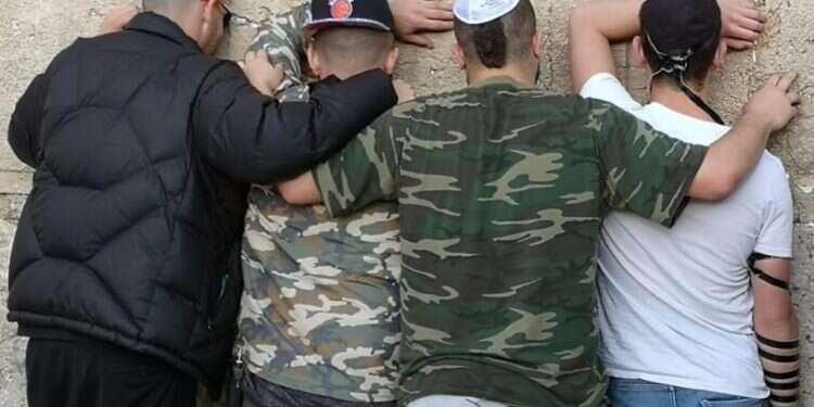 מתוך הסר הישראלי-תיעודי, גמילה כשרה. צילום: סם נוטוביץ