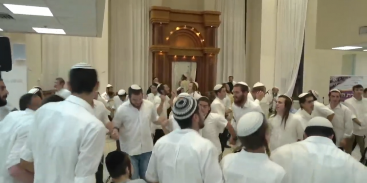 צפו בשידור: הקפות שניות בישיבת ההסדר רמת-גן