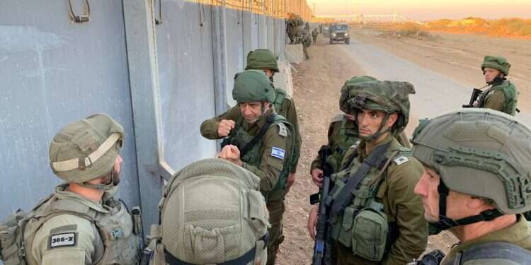 כוכבי בסיור בגבול עזה. התמונה צורפה לאיגרת הרמטכ