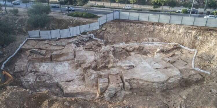 המחצבה שנחשפה בהר החוצבים, ירושלים. צילום: שי הלוי רשות העתיקות אבנים למקדש? מחצבה מימי בית שני נחשפה בירושלים