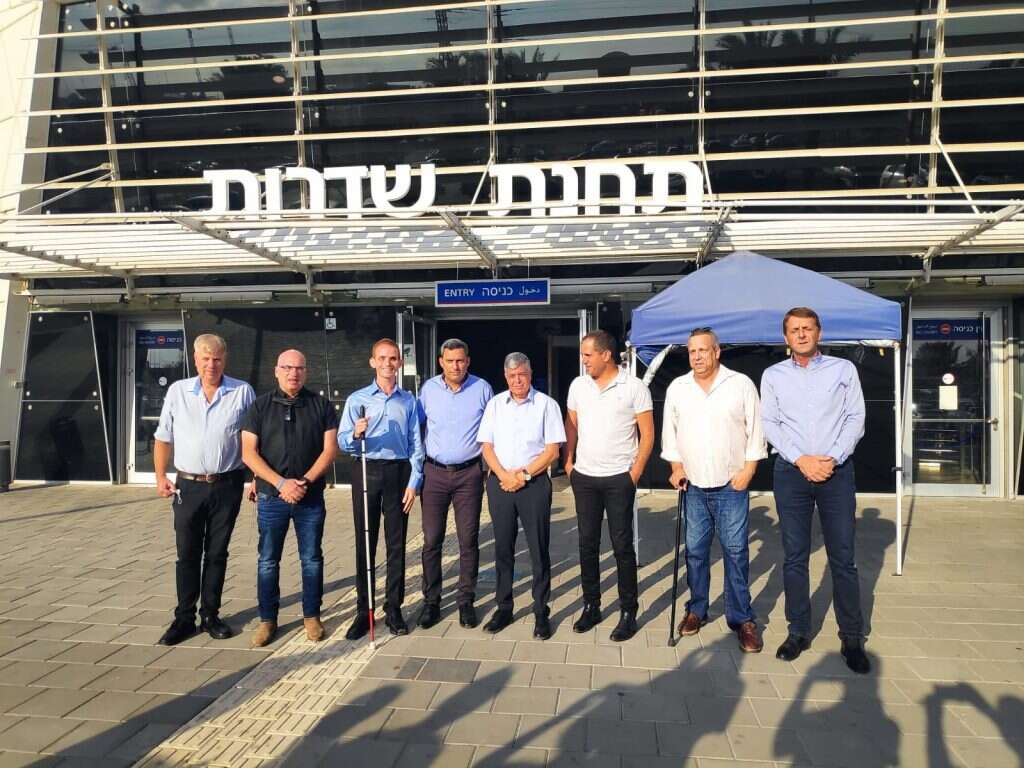 ראשי ערים ומובילי המאבק נגד החלטת רכבת ישראל בתחנת שדרות, צילום: טל סיגרון