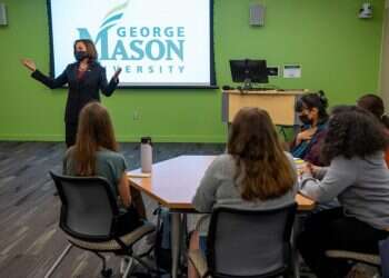 כשמכבסים מילים, המציאות עוברת סחיטה