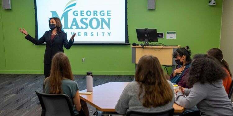 כשמכבסים מילים, המציאות עוברת סחיטה