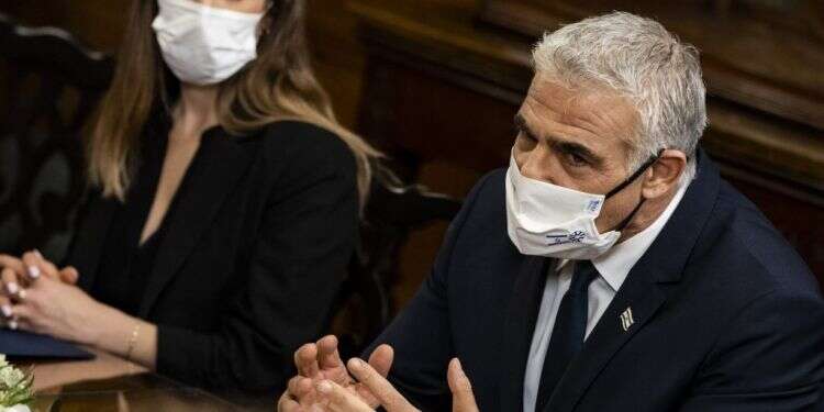 שר החוץ יאיר לפיד בפגישה עם סגנית נשיא ארה הגרעין האיראני ושגשוג אזורי: לפיד ישתתף בפגישה משולשת בוושינגטון