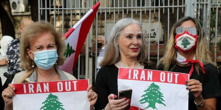 הפגנה בלבנון נגד חיזבאללה, ארכיון. צילום EPA קרבות פנימיים בלבנון: ירי על מפגיני חיזבאללה בבירות