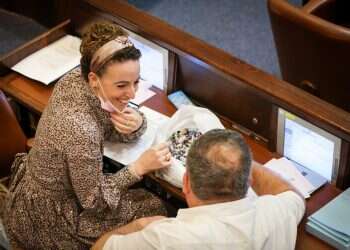 "לא צריכה את הנשיקות שלך, אני אפילו דוחה אותן"
