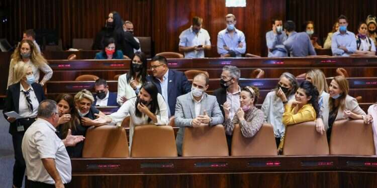 חברות כנסת מהקואליציה. צילום: נועם מושקוביץ, דוברות הכנסת חוק הקנאביס עבר בקולות רע"מ