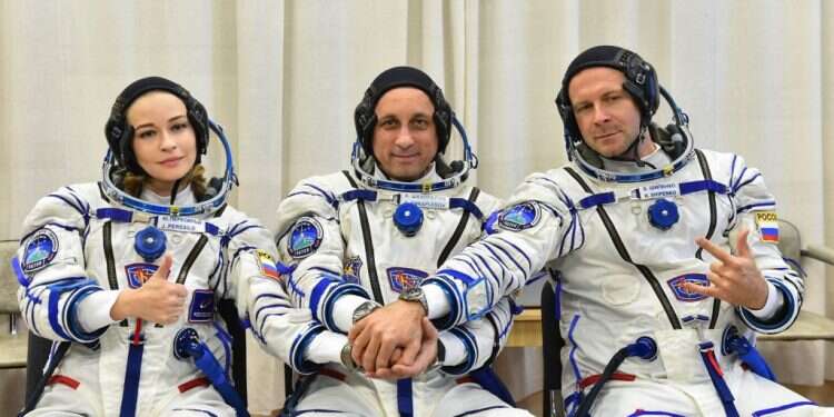 מסע בין כוכבים: צוות צילום רוסי החל להפיק סרט בחלל