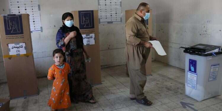 בחירות בעיראק, היום. צילום: AFP בעיראק בוחרים מי יהיה כפוף לאיראנים