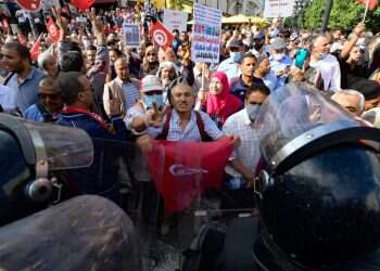 תוניסיה: מפגינים נגד ההפיכה של הנשיא סעיד