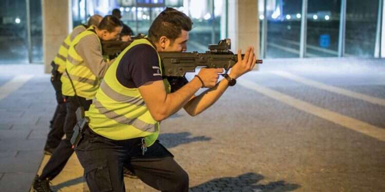 140 איש מתחרים על משרה נחשקת: קצין הכנסת