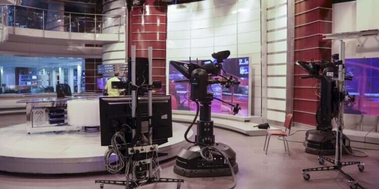 אולפן חדשות. צילום: יצחק הררי, פלאש 90 עורך "מהצד השני" יואב רבינוביץ' רוצה לנער אתכם