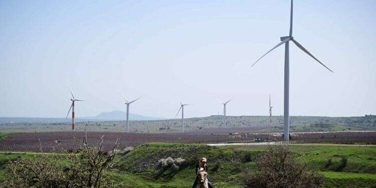 טורבינות רוח ברמת הגולן. צילום: מיכאל גלעדי - פלאש 90 ועידת הגולן לכלכלה ופיתוח אזורי תדון בדרכים למימוש הפוטנציאל הכלכלי הטמון ברמה