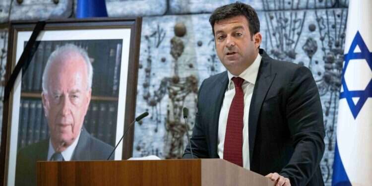 יונתן בן־ארצי בנאום בטקס הזיכרון ליצחק רבין בבית הנשיא, השבוע. צילום: יונתן זינדל, פלאש 90