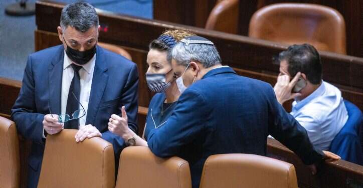 גדעון סער, עידית סילמן וזאב אלקין במליאת הכנסת. צילום: אוליבייה פיטוסי/פלאש90 ההצבעה על התקציב מתקרבת: כוננות גבוהה בקואליציה