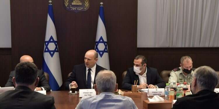 בנט: "מצב האלימות בחברה הערבית הגיע לקו האדום"