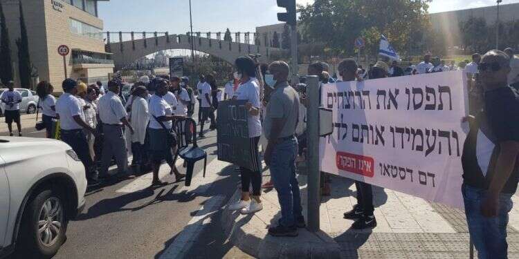 הפגנת משפחתו של דיסטאו ביסט מול משרדי הממשלה "דסטאו נרצח ואת אף אחד זה לא מעניין"