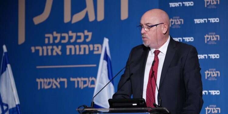 ביני אפרצב בוועידת הגולן, היום. צילום: אנצ'ו גוש ג'יני ראש מועצת קצרין דימי אפרצב: קצרין יכולה להיות סביון לפרולטריון