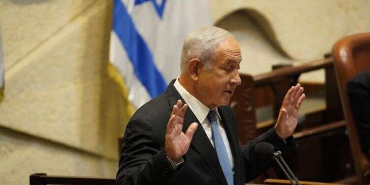 נתניהו: "כשבנט יושב על כיסא רה"מ זה פתטי ואפילו מסוכן"