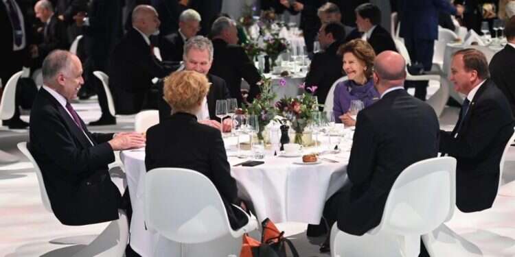 ראש ממשלת שוודיה (מימין) וראשי מדינות נוספים בכנס בשטוקהולם, השבוע. משמאל: רון לאודר צילום: שחר עזרן בכירה בממשל השוודי: "זו טרגדיה שהיהודים עוזבים"