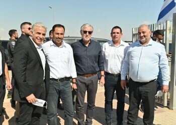 שר החוץ יאיר לפיד הודיע על הלבנת שלושה יישובים ראשונים בפזורה הבדואית