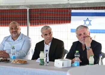 שר החוץ יאיר לפיד הודיע על הלבנת שלושה יישובים ראשונים בפזורה הבדואית