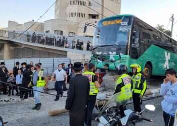 תאונה קשה בירושלים: אוטובוס פגע בנערות במעבר חציה