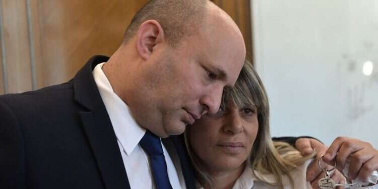 רה פגישת פיוס: רה"מ נפגש עם אימו של הלוחם בראל חדריה שמואלי ז"ל