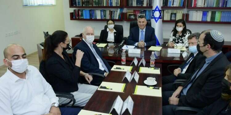 ישיבת הוועדה לבחירת שופטים באוגוסט. צילום: רמי בן חקון רק קומץ שמרנים בין המועמדים לשפיטה בעליון