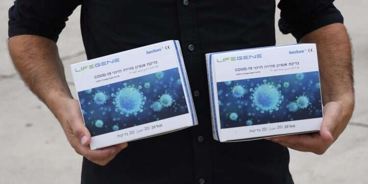 ערכות אנטי גן שנחתו בארץ צילום: חיים צח/ לע מיליוני ערכות אנטיגן נחתו בישראל