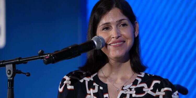 קארין אלהרר. צילום: אנצ'ו גוש ג'יני האם הסכם מכירת המים לירדן הוא היסטוריה?