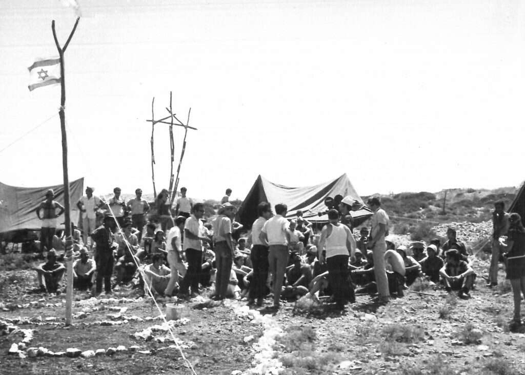 חברי קבוצת שכם בניסיון ההתנחלות החמישי באזור ביתר־בתיר, 1970. צילום: באדיבות נפתלי וזהבה פרל
