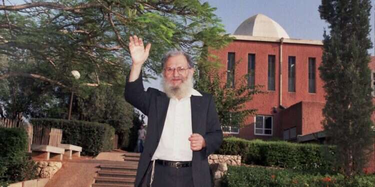 הרב משה צבי נריה. צילום: באדיבות המשפחה בין ספרות לתורה: הידידות המפתיעה בין הרב נריה לסופר יהודה ארז